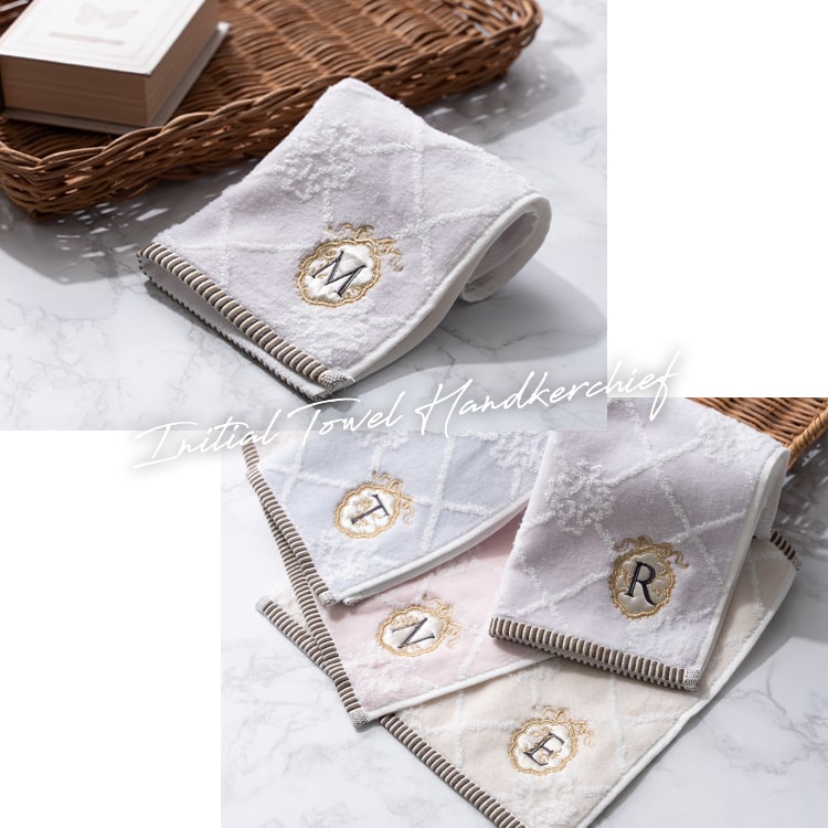 タオルハンカチ イニシャル 刺繍 レディース ギフト プレゼント 綿100 コットン 花 フラワー きれいめ 上品 大人 女性 かわいい おしゃれ エンボス 25cmx25cm