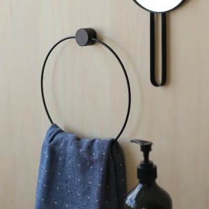 �ڤ����󤻡�Ferm Living (�ե������ӥ�) Towel Hanger (������ϥ󥬡�) �֥�å� �̲�/����ƥꥢ/������������Ź��