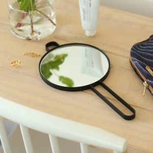 �ڤ����󤻡�Ferm Living (�ե������ӥ�) Poise Hand Mirror (�ϥ�ɥߥ顼) �֥�å� �̲�/����ƥꥢ/������������Ź��