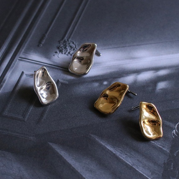 Chloé ゴールド ピアス 専用ケース付き Baqless (バックレス) ピアス アミティクリオ ゴールド/シルバー