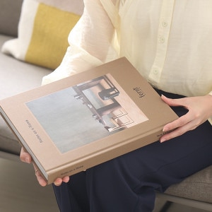 �ڤ����󤻡�Ferm Living (�ե������ӥ�) Coffee Table Book 2023 (�����ҡ��ơ��֥�֥å��� �֥��ɥ֥å�/�̲�/����ƥꥢ/�ǥ�ޡ���/��/�ϡ��ɥ֥å�/������������Ź��
