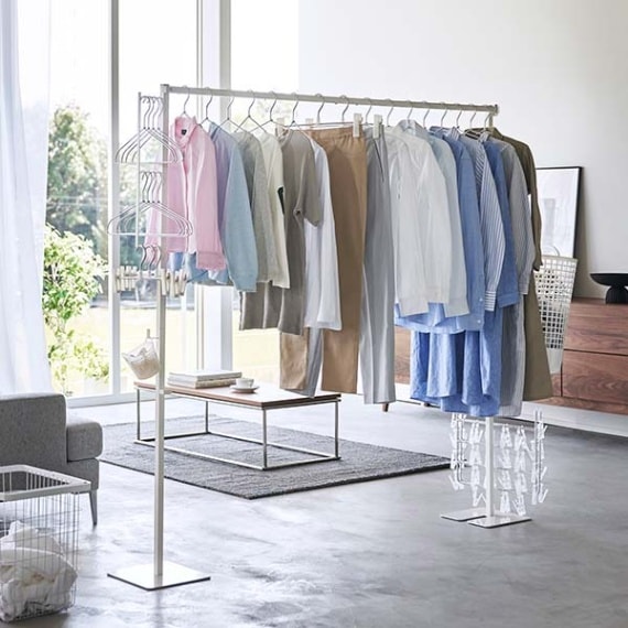 ぴょん様　たのめる便 23年製の美品！ 10畳〜13畳 コロナ お取り寄せ】山崎実業 tower 折り畳み室内物干し ホワイト/ブラック