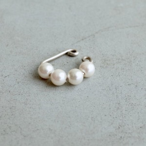 �ڤ����󤻡�warmth (��ॹ) ���䡼���� Small Crescent Pearl ����С� ���������꡼/���奨�꡼/������ �ڥ᡼���ء�