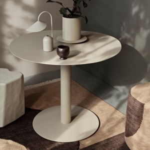 �ڤ����󤻡�Ferm Living (�ե������ӥ�) Pond Dining Table (�ݥ�� �����˥󥰥ơ��֥�) �֥�å�/�����ߥ� �̲��ǥ�����/����ƥꥢ/�ȶ�/�����ȥɥ�/������������Ź�ʡ�����̵����