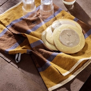 �ڤ����󤻡�Ferm Living (�ե������ӥ�) Hale Tea Towel (�ƥ���������) �饤��/�֥饤�ȥ֥롼/���祳 �̲�/���å��󥿥���/������������Ź��