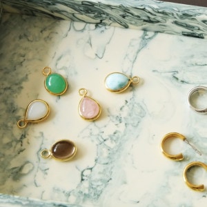 大人女性の バックレス Baqless Charisma ピアス（アクセサリー Gold Aida アクセサリー