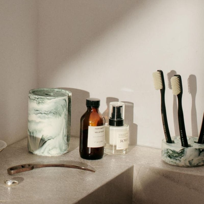 ��20��OFF��Ferm Living (�ե������ӥ�) Mist Toothbrush Holder (�ߥ��� ���֥饷�ۥ����) �ޥ�� (4����) ���㥳����/������� ���եۥ磻��/�ѡ���/���奬������� �̲�/����ƥꥢ/���֥饷�������/���̽�/������������Ź�ʡڹ���߸ˤ����