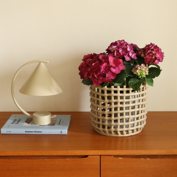 �ڤ櫓���ꡦ50%OFF��Ferm Living Ceramic Basket Large �����ߥ� ���եۥ磻�� �̲� �ݥå� ȭ���С� ���� ��ʪ��Ǽ ����ƥꥢ ������������Ź��