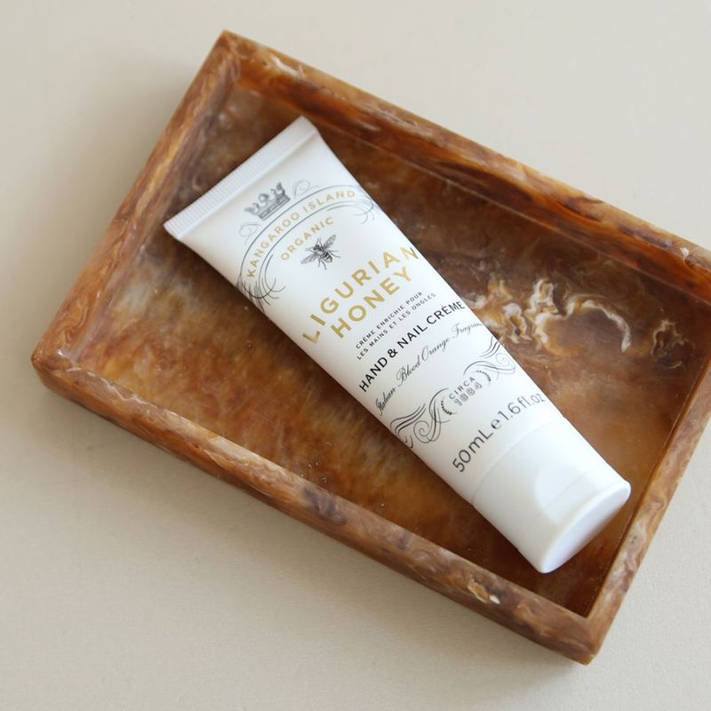 MAINE BEACH (�ޥ���ӡ���) LIGURIAN HONEY (�ꥰ�ꥢ��ϥˡ�) �ߥ˥ϥ�ɡ��ͥ��륯�꡼��