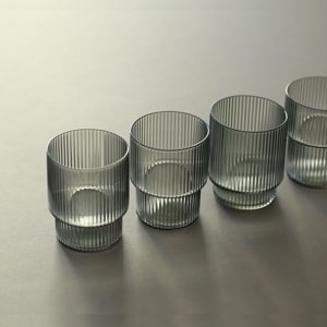 �ڤ櫓���ꡦ50%OFF��Ferm Living Ripple Glasses ��åץ� ���饹 4�ĥ��å� ���ꥢ ���⡼�����졼 �̲� ����ƥꥢ �ե������ӥ� ������������Ź��