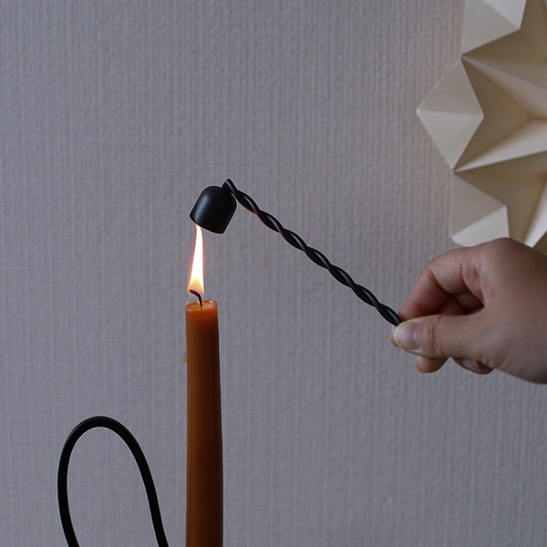��40��OFF��Ferm Living (�ե������ӥ�) Twist Candle Snuffer (�ĥ����ȥ����ɥ륹�ʥåե���) �֥饹/�֥�å��֥饹 �̲�/����ƥꥢ/���������ä�/������������Ź�ʡڹ���߸ˤ����