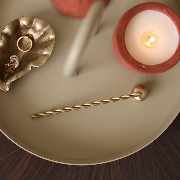 ��40��OFF��Ferm Living (�ե������ӥ�) Twist Candle Snuffer (�ĥ����ȥ����ɥ륹�ʥåե���) �֥饹/�֥�å��֥饹 �̲�/����ƥꥢ/���������ä�/������������Ź�ʡڹ���߸ˤ����