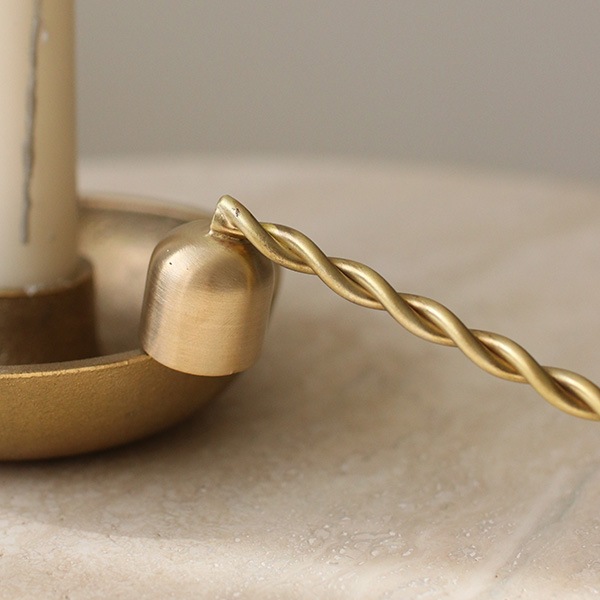 ��40��OFF��Ferm Living (�ե������ӥ�) Twist Candle Snuffer (�ĥ����ȥ����ɥ륹�ʥåե���) �֥饹/�֥�å��֥饹 �̲�/����ƥꥢ/���������ä�/������������Ź�ʡڹ���߸ˤ����