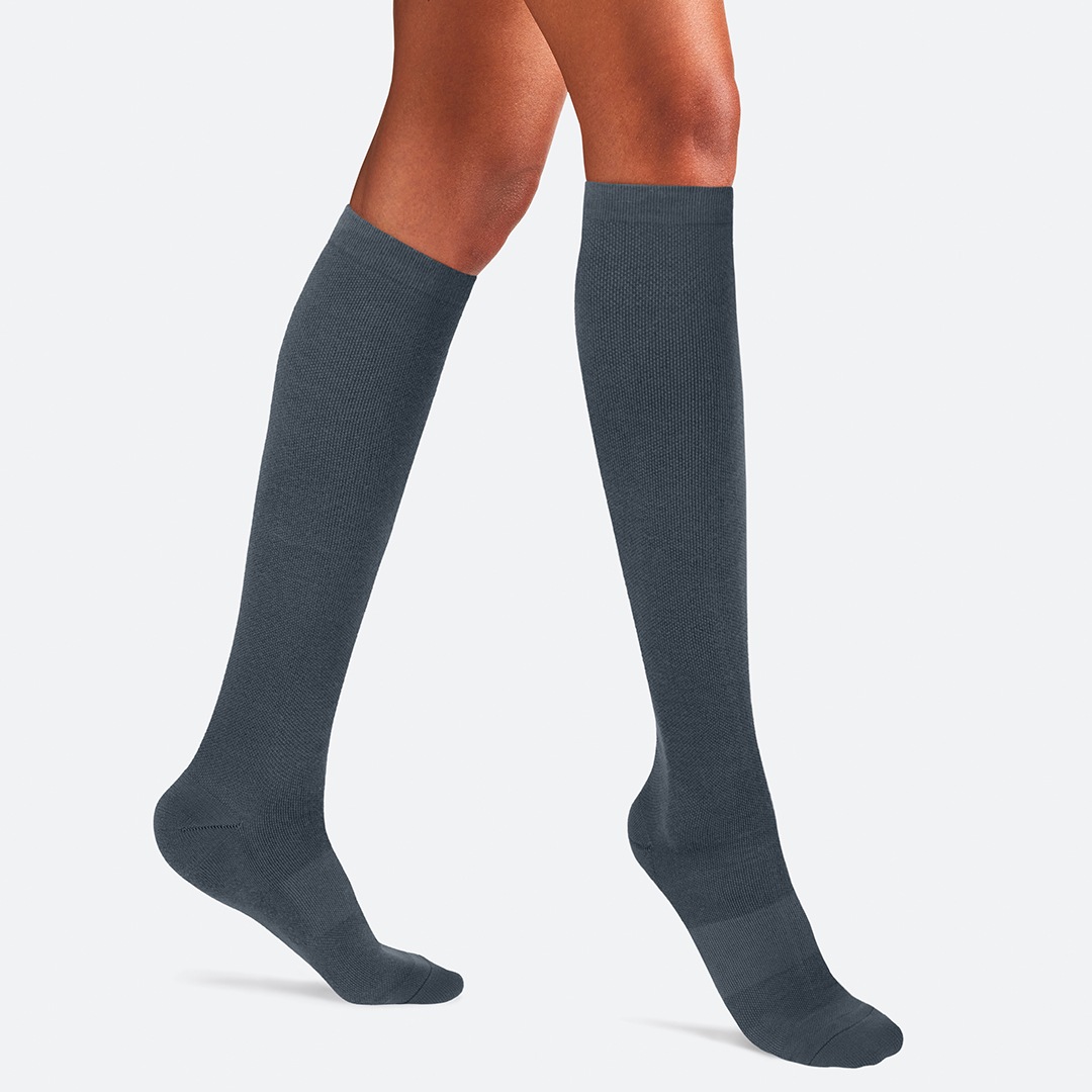 Ostrichpillow Bamboo Compression Socks S M �֥�å� �ʥ��ȥ������� �֥롼�����꡼�� �֥롼���������� ��åɡ����꡼�� �尵���å��� ���Ե� Ĺ��Υ��ư �य�� ���� �ɽ��� �������ȥ�å��ԥ��� �ȥ�٥륰�å�