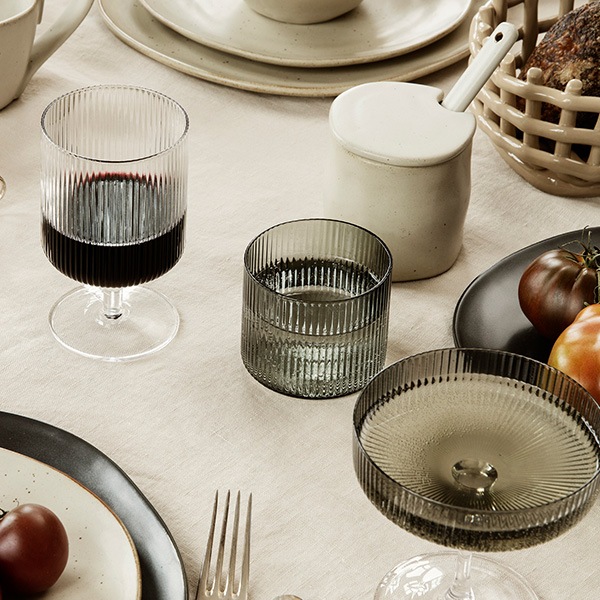 ��20��OFF��Ferm Living (�ե������ӥ�) Ripple Low Glasses (��åץ�������饹) 4�ĥ��å� ���ꥢ/���⡼�����졼/�ե����� �̲�/����ƥꥢ/������������Ź�ʡڹ���߸ˤ����