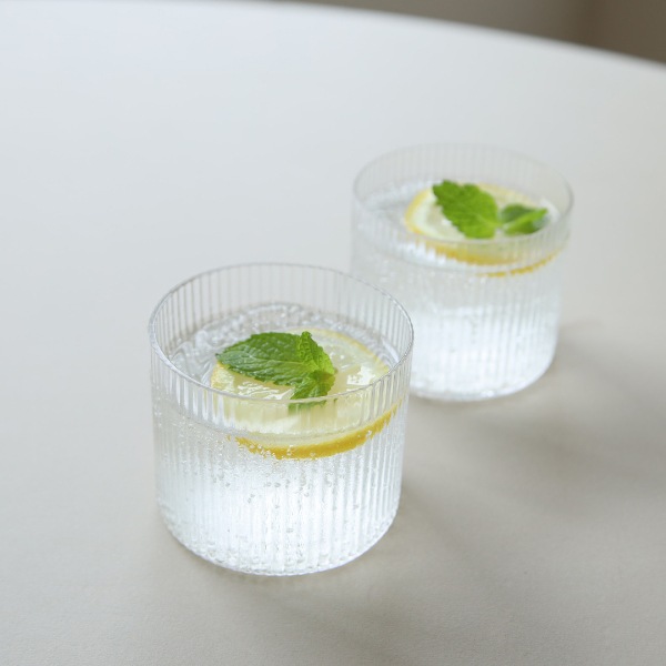 ��20��OFF��Ferm Living (�ե������ӥ�) Ripple Low Glasses (��åץ�������饹) 4�ĥ��å� ���ꥢ/���⡼�����졼/�ե����� �̲�/����ƥꥢ/������������Ź�ʡڹ���߸ˤ����