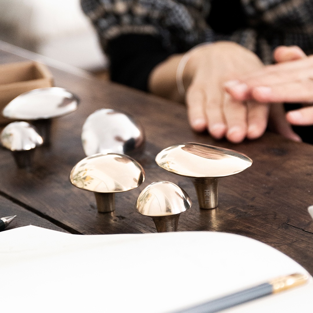 �ڤ����󤻡�Ferm Living (�ե������ӥ�) Mushroom Hook (�ޥå���롼�� �եå�) �֥�å���ɥ��ƥ�쥹/���ƥ�쥹�������� �̲�/����ƥꥢ/��ե�����/������������Ź��