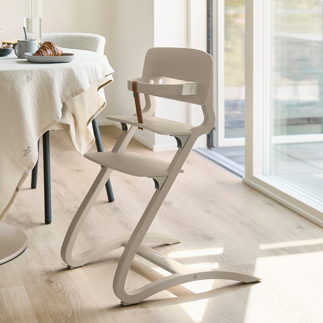 LEANDER リエンダーハイチェア セーフティーバー付き ウォルナット