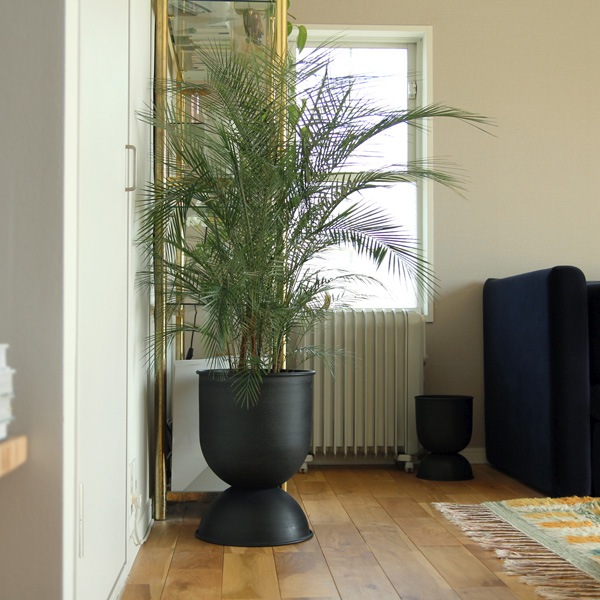 �ڤ����󤻡�Ferm Living (�ե������ӥ�) Hourglass Pot (������饹 �ݥå�) S �֥�å�/�����ߥ� �̲�/ȭ���С�/����ȭ/����ƥꥢ/������������Ź��