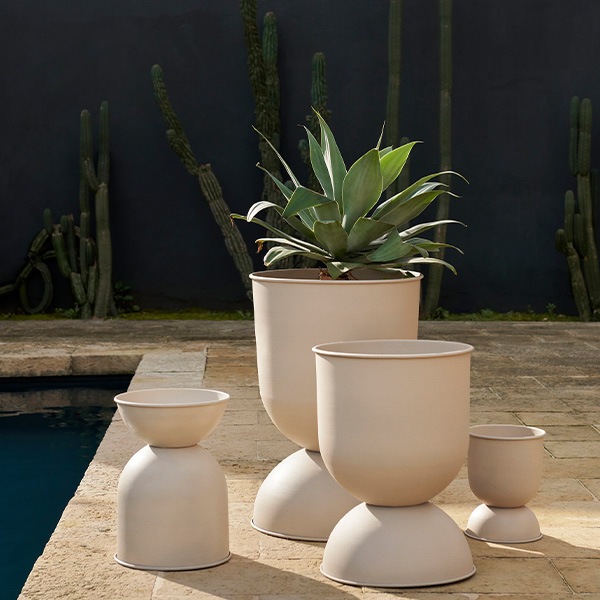 �ڤ����󤻡�Ferm Living (�ե������ӥ�) Hourglass Pot (������饹 �ݥå�) S �֥�å�/�����ߥ� �̲�/ȭ���С�/����ȭ/����ƥꥢ/������������Ź��