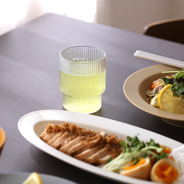 �ڹ���߸ˤ����Ferm Living (�ե������ӥ�) Ripple Glasses (��åץ� ���饹) 4�ĥ��å� ���ꥢ/���⡼�����졼/�ե����� �̲�/����ƥꥢ/������������Ź��