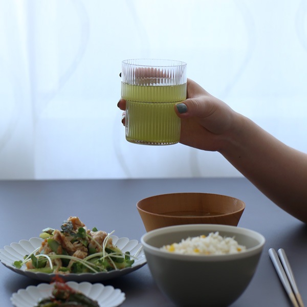 �ڹ���߸ˤ����Ferm Living (�ե������ӥ�) Ripple Glasses (��åץ� ���饹) 4�ĥ��å� ���ꥢ/���⡼�����졼/�ե����� �̲�/����ƥꥢ/������������Ź��