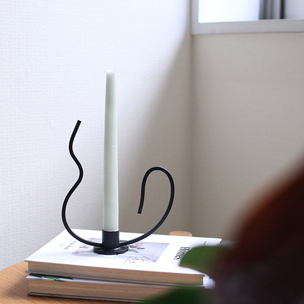 �ڤ����󤻡�Ferm Living (�ե������ӥ�) Valse Candle Holder (�Х륹 �����ɥ�ۥ����) Low �֥�å� �̲�/����ƥꥢ/������������Ź�ʡڹ���߸ˤ����