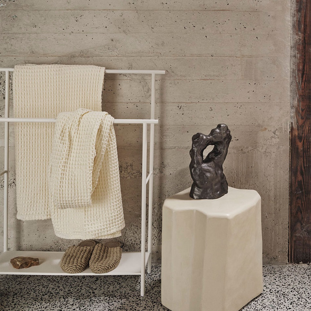 ��30��OFF��Ferm Living (�ե������ӥ�) Dora (�ɡ���˥����륹����� �֥�å�/�����ߥ�/�ۥ磻�� �̲�/������ϥ󥬡�/����ƥꥢ/������������Ź�ʡ�����̵���ۡڹ���߸ˤ����