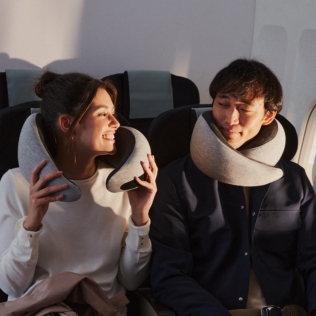 ��6����ܡ�����ȯ��ͽ���Ostrichpillow (�������ȥ�å��ԥ���)  Go Neck Pillow�ͥå��ԥ��� �������ʥ���/�ߥåɥʥ��ȥ��졼 ���Ե� ��ȿȯ ��Ŭ���å� ����ѥ��� ι�� ���뿲 ��̲ ��̲ ��Ŭ ��̲ ι�Է����� �ȥ�٥�ԥ��� ��ϫ�������å� ���� �� ���ʼ�