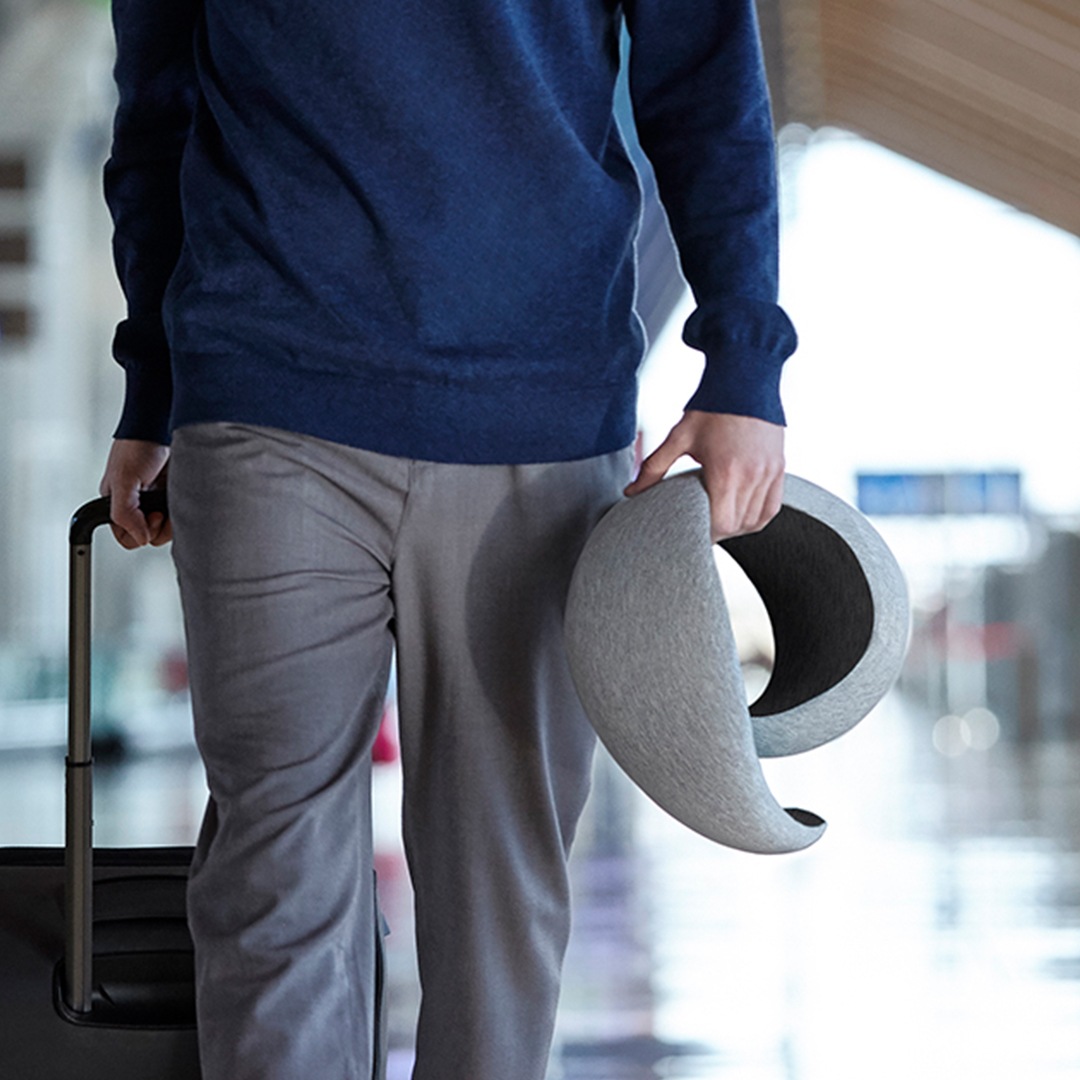 ��6����ܡ�����ȯ��ͽ���Ostrichpillow (�������ȥ�å��ԥ���)  Go Neck Pillow�ͥå��ԥ��� �������ʥ���/�ߥåɥʥ��ȥ��졼 ���Ե� ��ȿȯ ��Ŭ���å� ����ѥ��� ι�� ���뿲 ��̲ ��̲ ��Ŭ ��̲ ι�Է����� �ȥ�٥�ԥ��� ��ϫ�������å� ���� �� ���ʼ�