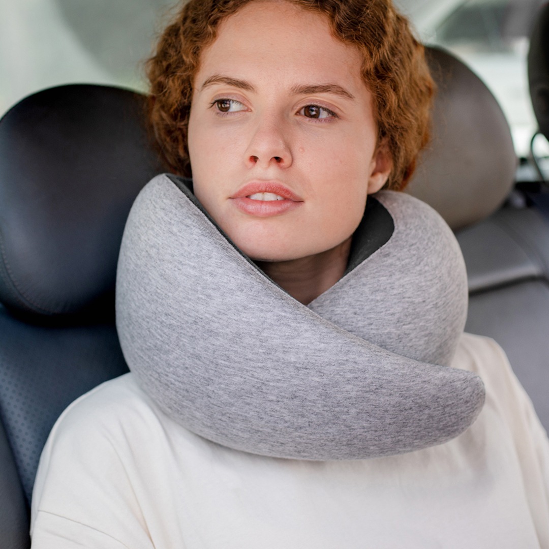 ��6����ܡ�����ȯ��ͽ���Ostrichpillow (�������ȥ�å��ԥ���)  Go Neck Pillow�ͥå��ԥ��� �������ʥ���/�ߥåɥʥ��ȥ��졼 ���Ե� ��ȿȯ ��Ŭ���å� ����ѥ��� ι�� ���뿲 ��̲ ��̲ ��Ŭ ��̲ ι�Է����� �ȥ�٥�ԥ��� ��ϫ�������å� ���� �� ���ʼ�