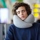 ��6����ܡ�����ȯ��ͽ���Ostrichpillow (�������ȥ�å��ԥ���)  Go Neck Pillow�ͥå��ԥ��� �������ʥ���/�ߥåɥʥ��ȥ��졼 ���Ե� ��ȿȯ ��Ŭ���å� ����ѥ��� ι�� ���뿲 ��̲ ��̲ ��Ŭ ��̲ ι�Է����� �ȥ�٥�ԥ��� ��ϫ�������å� ���� �� ���ʼ�