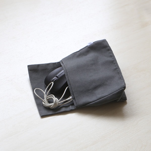 pouto (�ݥ���) CANVAS TRIANGLE POUCH (�����Х��ȥ饤���󥰥�ݡ���) S �ʥ�����/���졼/��å�/�֥�å� ����/�Хå�����Хå�/��ʪ����/����ץ�/̵��/�˽����� �ڥ᡼���ء�