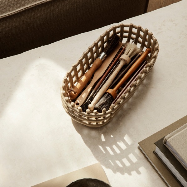 �ڹ���߸ˤ����Ferm Living (�ե������ӥ�) Ceramic Basket (����ߥå��Х����å�) Oval ���եۥ磻��/�����ߥ�/������ɥ��꡼�� �̲�/�ġ���ܥå���/����/��ʪ��Ǽ/����ƥꥢ/������������Ź��