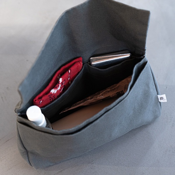 pouto (�ݥ���) CANVAS TRIANGLE POUCH (�����Х��ȥ饤���󥰥�ݡ���) L �ʥ�����/���졼/��å�/�֥�å� ����/�Хå�����Хå�/��ʪ����/����ץ�/̵��/�˽�����/���ڤ�ݥ��å��դ� �ڥ᡼���ء�