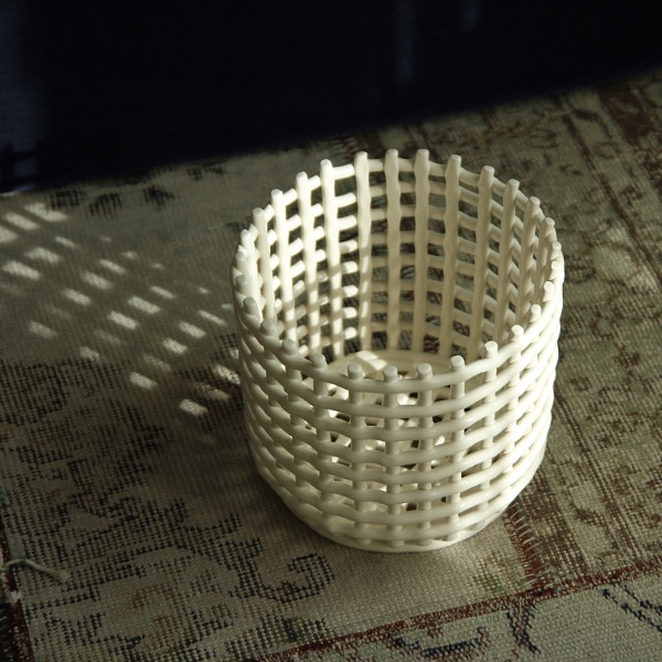��20��OFF��Ferm Living (�ե������ӥ�) Ceramic Basket (����ߥå��Х����å�) Large ���եۥ磻��/�����ߥ�/������ɥ��꡼�� �̲�/�ݥå�/ȭ���С�/����/��ʪ��Ǽ/����ƥꥢ/������������Ź�ʡڹ���߸ˤ����