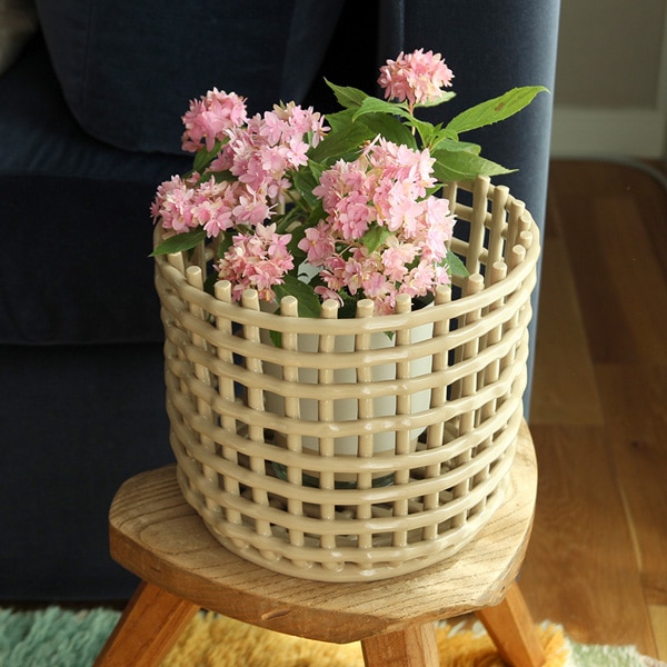 ��20��OFF��Ferm Living (�ե������ӥ�) Ceramic Basket (����ߥå��Х����å�) Large ���եۥ磻��/�����ߥ�/������ɥ��꡼�� �̲�/�ݥå�/ȭ���С�/����/��ʪ��Ǽ/����ƥꥢ/������������Ź�ʡڹ���߸ˤ����