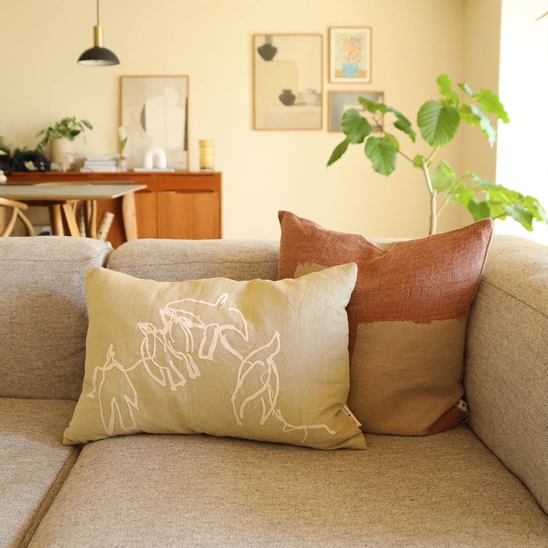 �ڤ����󤻡�Ferm Living (�ե������ӥ�) Vuelo Cushion (�֥��� ���å����) ����॰�꡼�� /�ʥ����� �̲�/����ƥꥢ/�ƥ���������/������������Ź��