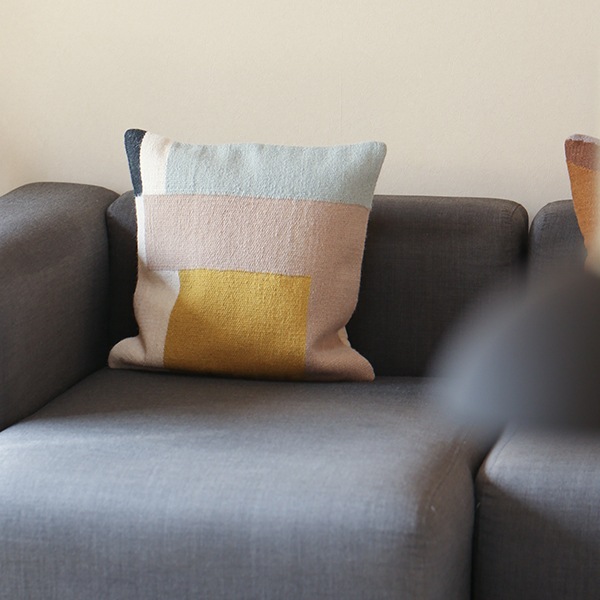 ��30��OFF��Ferm Living (�ե������ӥ�) Kelim Cushion (����९�å����) 50��50 �̲�/�ե��֥�å�/����ƥꥢ/������������Ź�ڹ���߸ˤ����