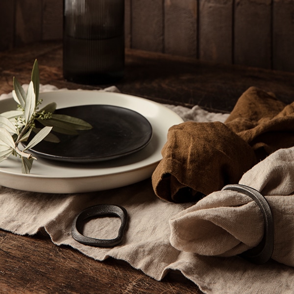 �ڤ櫓���ꡦ50%OFF��Ferm Living Flow Napkin Rings �ե��� �ʥץ����� 4�ĥ��å� �֥饹 �֥�å��֥饹 �̲� ����ƥꥢ ���ꥹ�ޥ� �ơ��֥륦���� �ե������ӥ� ������������Ź��