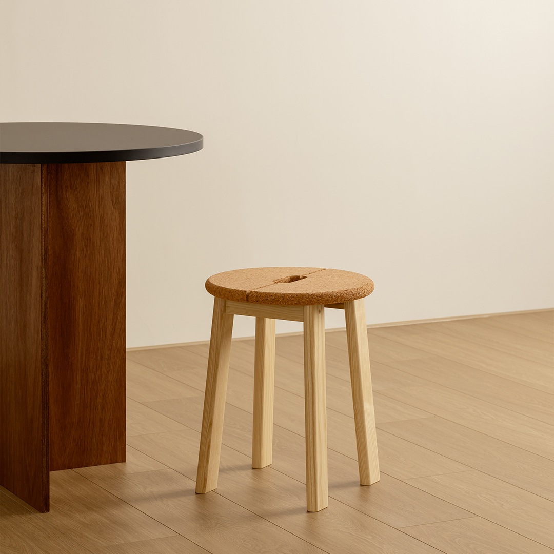 �ڤ����󤻡�esaila (��������) Bravo Stool (�֥�ܡ� ���ġ���) ���륯 �ʥ����륢�å���/�֥�å����å���/���졼���å��� ����ƥꥢ/�ػ�/������������Ź��