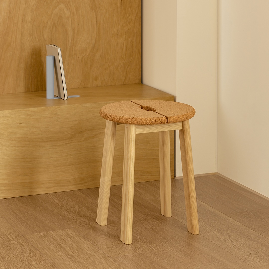 �ڤ����󤻡�esaila (��������) Bravo Stool (�֥�ܡ� ���ġ���) ���륯 �ʥ����륢�å���/�֥�å����å���/���졼���å��� ����ƥꥢ/�ػ�/������������Ź��