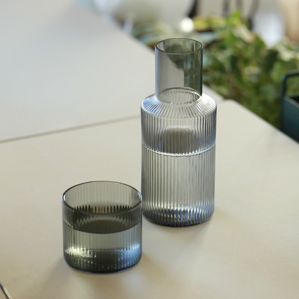 �ڹ���߸ˤ����Ferm Living (�ե������ӥ�) Ripple Carafe Set (��åץ� ����ե����å�)  ���ꥢ/���⡼�����졼/�ե����� �̲�/���饹����/������������Ź��