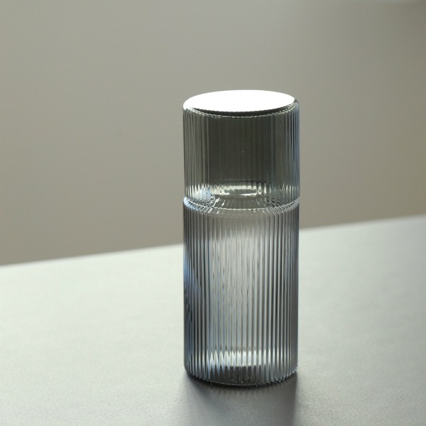 �ڹ���߸ˤ����Ferm Living (�ե������ӥ�) Ripple Carafe Set (��åץ� ����ե����å�)  ���ꥢ/���⡼�����졼/�ե����� �̲�/���饹����/������������Ź��