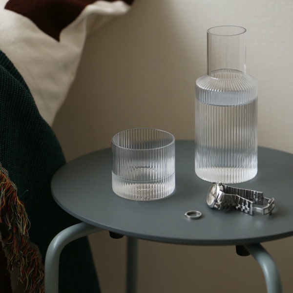 �ڹ���߸ˤ����Ferm Living (�ե������ӥ�) Ripple Carafe Set (��åץ� ����ե����å�)  ���ꥢ/���⡼�����졼/�ե����� �̲�/���饹����/������������Ź��