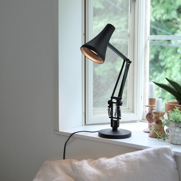 �ڤ����󤻡�ANGLEPOISE (���󥰥�ݥ���) 90 Mini Mini (90 �ߥ˥ߥ�) �ǥ������� �����ܥ�֥�å�/��������֥롼/���㥹�ߥ�ۥ磻��/����ץ��꡼�� ����ƥꥢ/���ܾ���������͢���ʡۡ��緿������