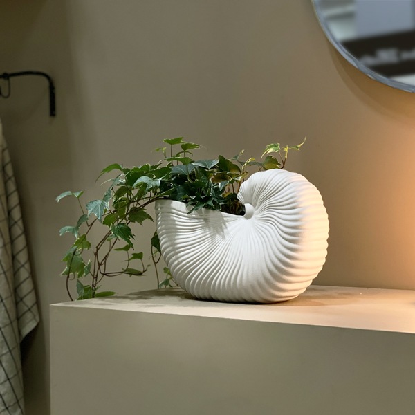 �ڤ����󤻡�Ferm Living (�ե������ӥ�)  Shell Pot(������ݥå�) ���եۥ磻�� �̲�/����ƥꥢ/����/�ե��١���/ȭ