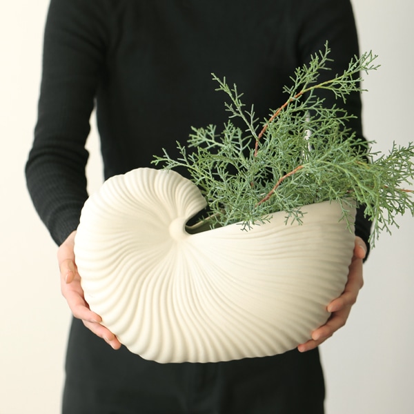 �ڤ����󤻡�Ferm Living (�ե������ӥ�)  Shell Pot(������ݥå�) ���եۥ磻�� �̲�/����ƥꥢ/����/�ե��١���/ȭ