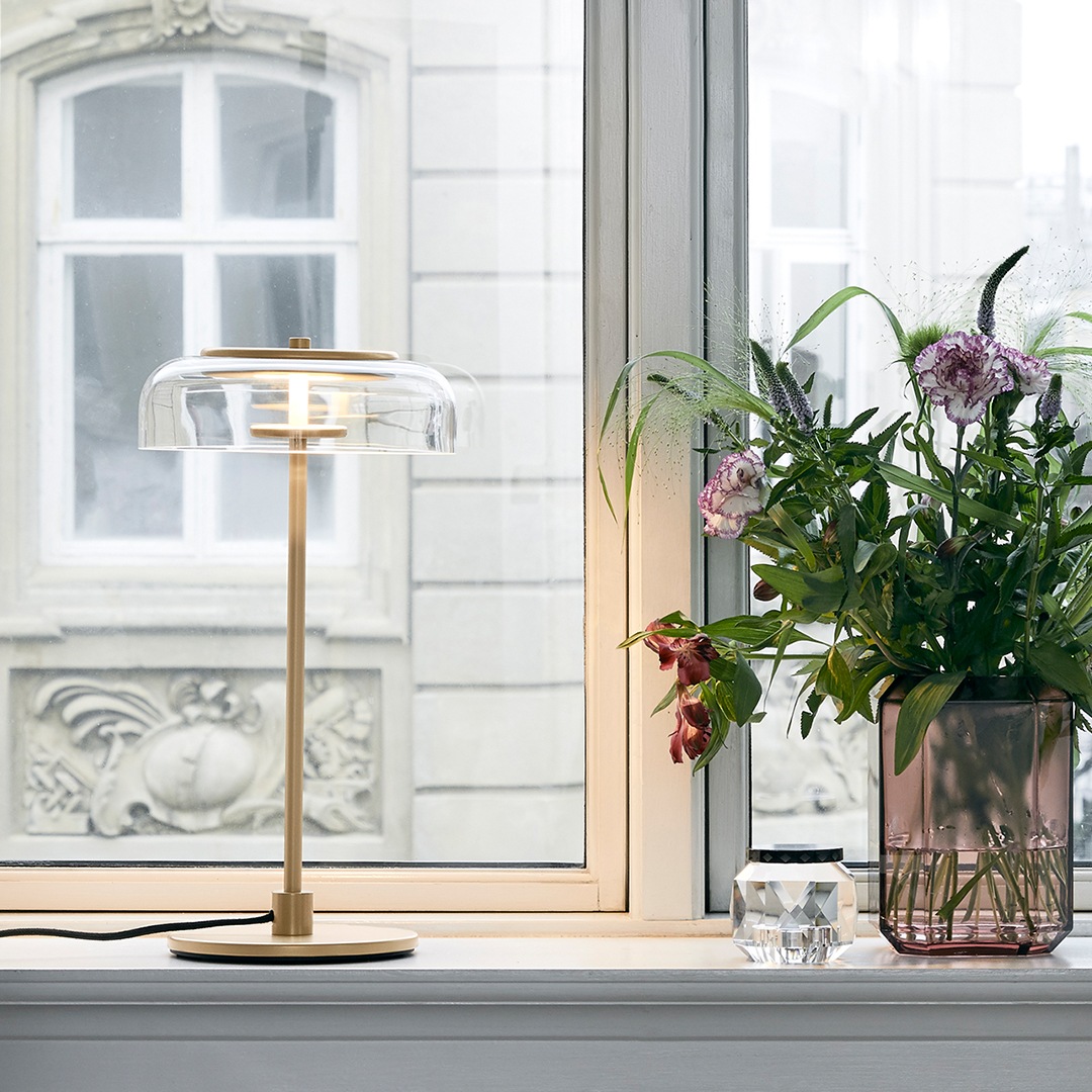 �ڤ����󤻡� NUURA (�̡���) BLOSSI TABLE (�֥��� �ơ��֥����) �������/�֥�å� ����/�̲�/����ƥꥢ/���ܾ��� ���緿������