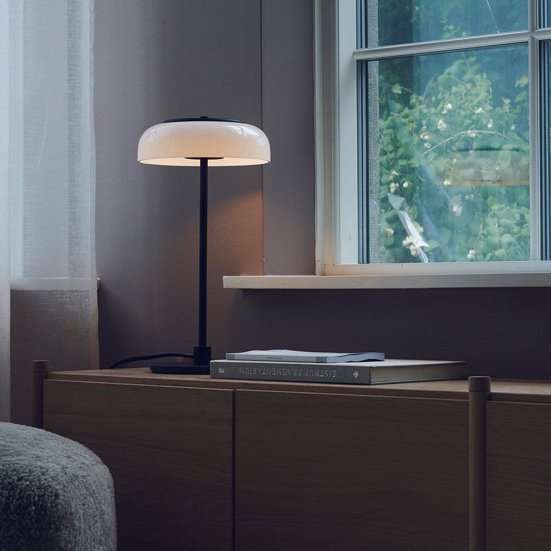 �ڤ����󤻡� NUURA (�̡���) BLOSSI TABLE (�֥��� �ơ��֥����) �������/�֥�å� ����/�̲�/����ƥꥢ/���ܾ��� ���緿������